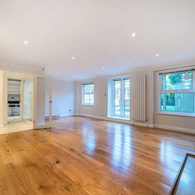 4 bedroom flat to rent - Photo 1