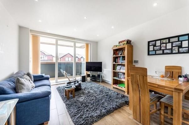 1 bedroom flat to rent - Photo 1