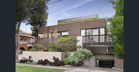 Exclusive Two-Bedroom Apartment with Entertainers Courtyard - Photo 3