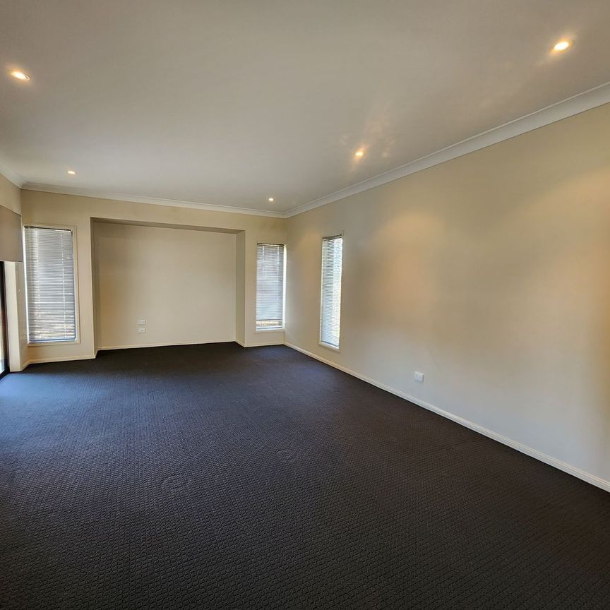 4 Bedroom Modern Home in Atherton - Photo 1