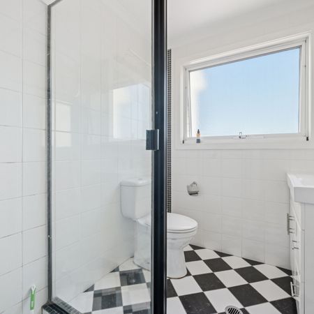 Bright & Convenient Two-Bedroom Apartment with Private Entrance - Photo 3