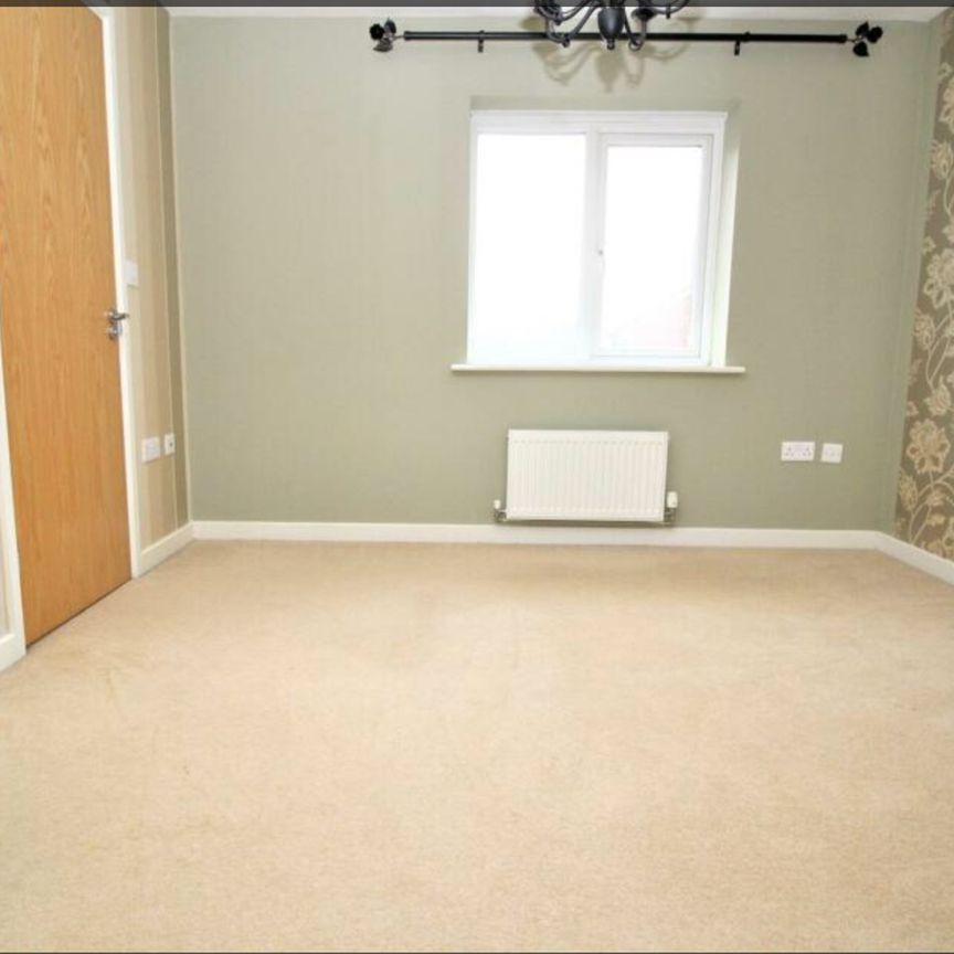 3 Bed Former Show House to let Royal Wootton Bassett - Photo 1