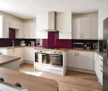 1 bedroom in a house share to rent - Photo 4