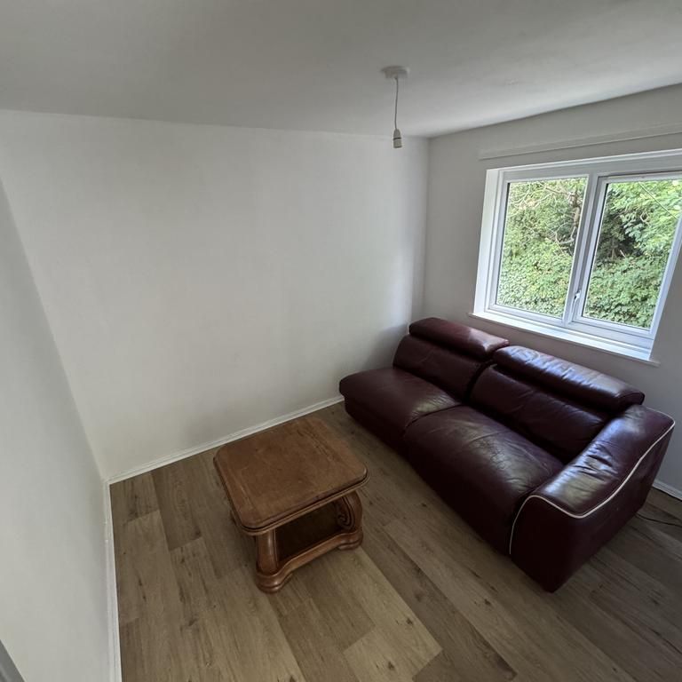 3 bedroom flat to rent - Photo 1