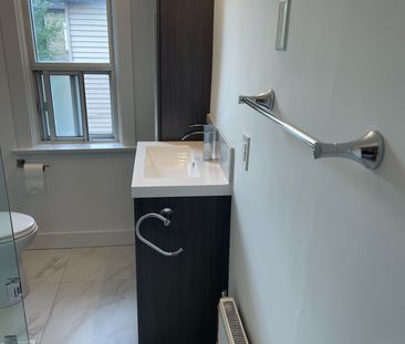 For Lease - 734 Manning Avenue Unit# 2nd Floor, Toronto, Ontario - Photo 2