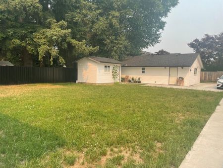 Ground Floor South Meridian Neighborhood 2 Bedrooms/1 Bathroom - Photo 4