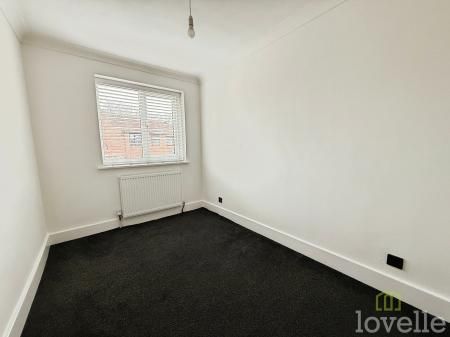 2 bedroom Semi-detached house To Let - Photo 2