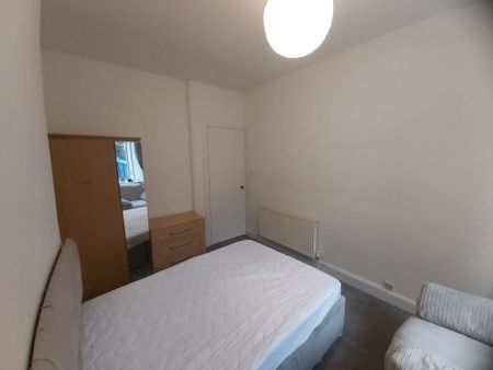2 bedroom ground floor flat to rent - Photo 5