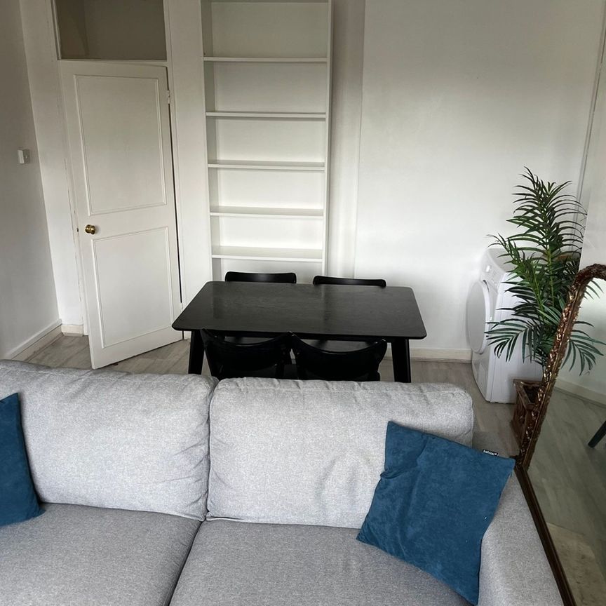 3 Bed Flat, Orpen House, SW5 - Photo 1