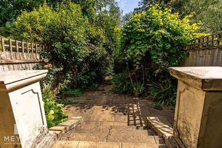Bourne Banks, Branksome Wood Road, Bournemouth, BH4 - Photo 5