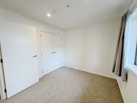 Be First to Live Here! Freshly Renovated 3 Bedroom Apartment - Photo 3