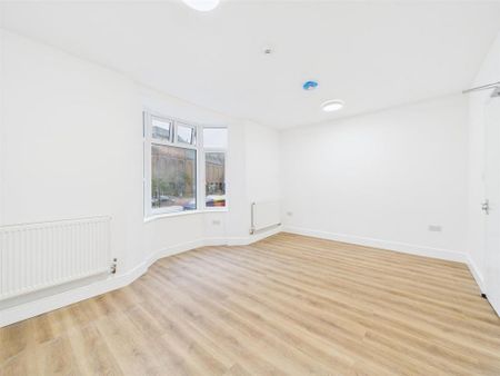 3 bedroom maisonette to rent - Photo 2