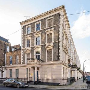 Castletown Road, Barons Court, W14 - Photo 2