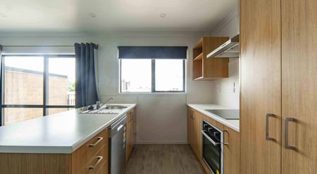 Modern 2-Bedroom Townhouse - The Perfect Lock-Up and Leave - Photo 3