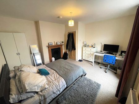 4 bedroom terraced house to rent - Photo 5