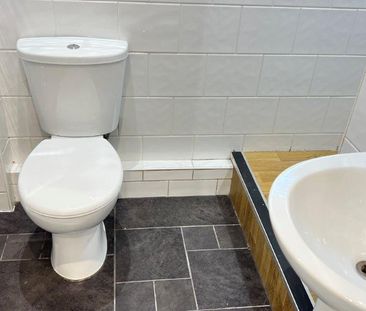 1 bedroom in a house share to rent - Photo 6