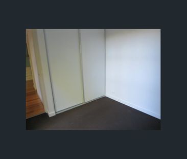 Stylish Courtyard Apartment inc. Separate Storage! - Photo 5