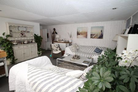 3 bedroom detached house to rent - Photo 5
