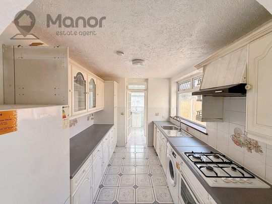 3 bedroom terraced house to rent - Photo 1