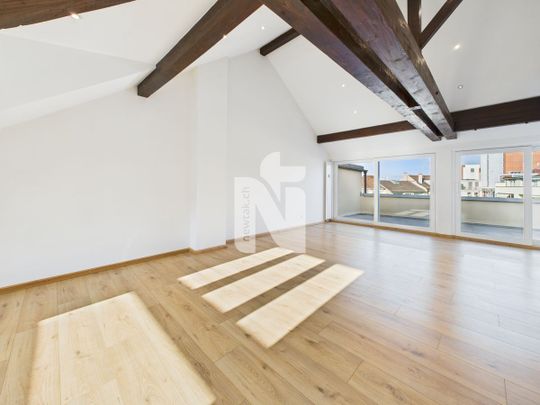 Charming 3.5-Zimmer-Attikawohnung with large balcony and direct lift access – over the rooftops of Basel - Foto 1