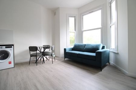 2 Bed Flat, Penge Road, SE25 - Photo 4