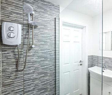 2 bedroom flat to rent - Photo 2