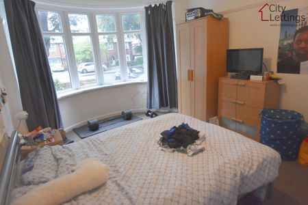 3 Bedroom Detached House - Photo 2