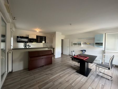 Location Appartement 4 pièces 83m² - Photo 2