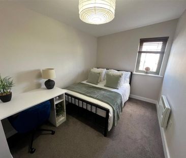 3 bedroom flat to rent - Photo 4