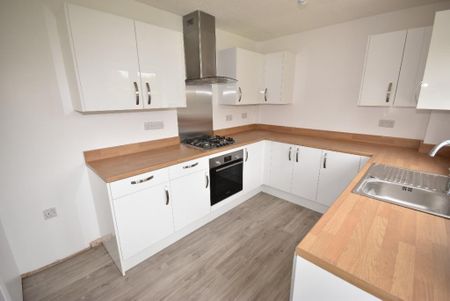 3 bedroom semi-detached house to rent - Photo 5