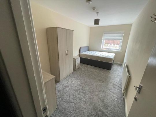 1 bedroom in a house share to rent - Photo 1