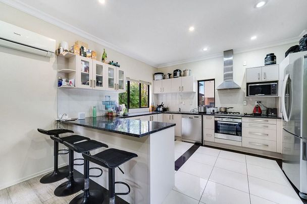 4 bedroom + 2.5 Bathroom + 2 Garage - Photo 1