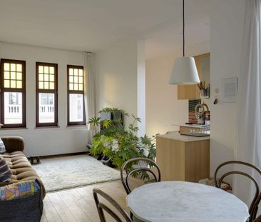 Prachtig gerenoveerde woning met authentieke charme op top locatie! - Photo 4