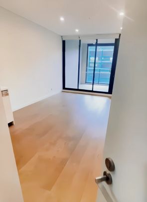 8 Kingsborough Wy, Sydney - Photo 1