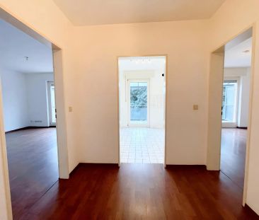 HELLE 2-ZIMMERWOHNUNG MIT GROßEM BALKON ZU MIETEN! - Foto 1