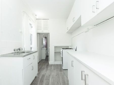 Two Bedroom Terrace Located on a quite street - Photo 3