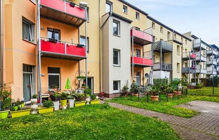 Idyllische 2-Zimmer-Wohnung mit neuer Einbauküche und Balkon - Foto 5