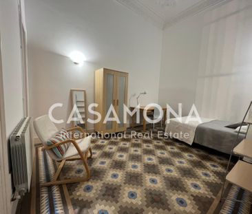 Room in an impressive historic shared apartment next to the Palau d... - Photo 3