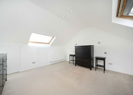 St. James's Drive, SW17 7RX, London - Photo 2