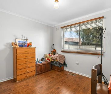 SPACIOUS 3 BEDROOM HOME WITH LOW GARDEN MAINTENANCE! - Photo 5