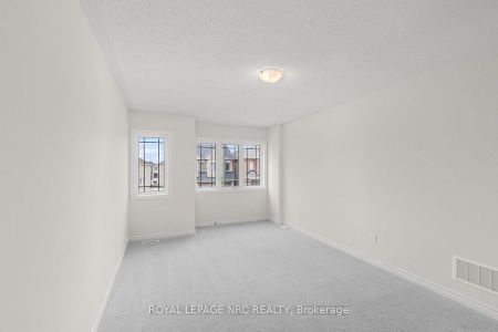 For Lease - 106 Palace Street, Thorold, Ontario - Photo 4