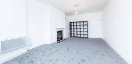 Beautiful one bedroom set in a period conversion - Photo 4