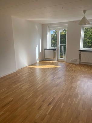 Rönnebergsgatan 18, Öster - Foto 1