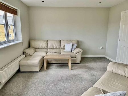 Bluebell Way, Carterton, OX18 - Photo 2