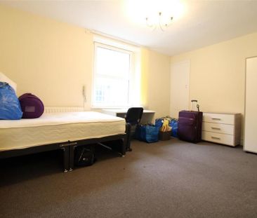 2 bedroom private hall to rent - Photo 5