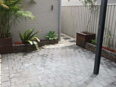Modern 3 Bedroom Townhouse in Trendy Location! - Photo 2