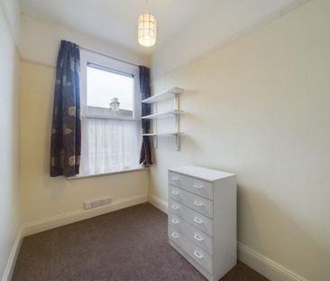 3 bedroom flat to rent - Photo 4