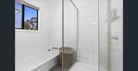 Perfect family home for big families or multi-generational living. - Photo 2