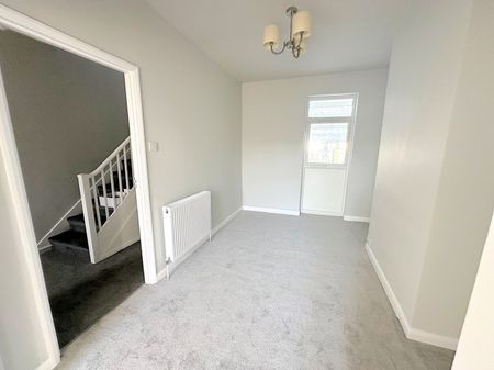 A 3 Bedroom Terraced House Instruction to Let in St Leonards-on-Sea - Photo 5