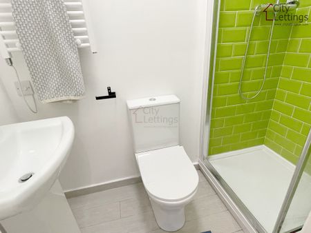 3 Bedroom Apartment - Photo 3